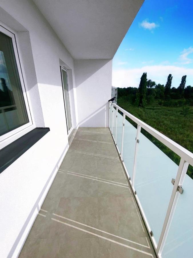 Elegant 1-Bedroom Flat With Balcony Near Wroclaw Luaran gambar